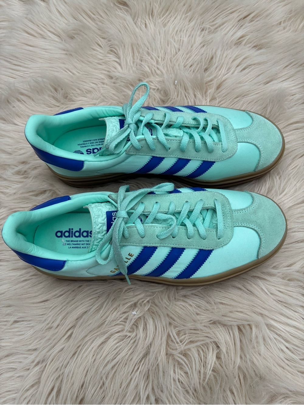 NWOT adidas GAZELLE BOLD SHOES
In Clear Mint/Lucid Blue/Gold Metallic
Size 9.5 - Picture 9 of 13